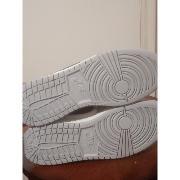 Nike Air Jordan 1 Retro Low OG GS Wolf Grey Barons CZ0858-110 Kids Size 7Y - Picture 15 of 16